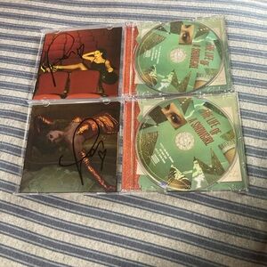 SIGNED TAYLOR SWIFT THE LIFE OF A SHOWGIRL CDS!